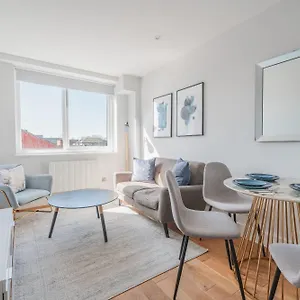 Apartment Modern 1 Bedroom In, Eastleigh